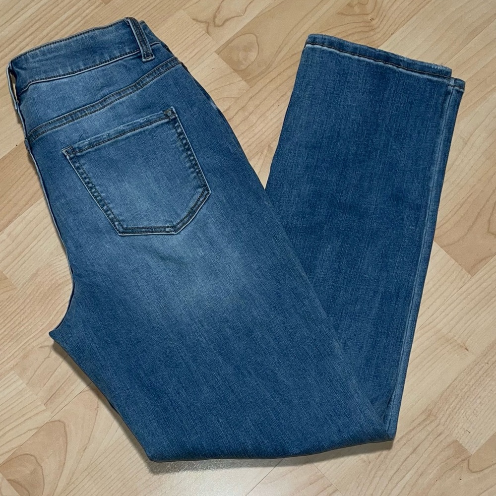 Time & Tru Mid Rise Straight Women’s Light Blue Jeans Size 4 NWT